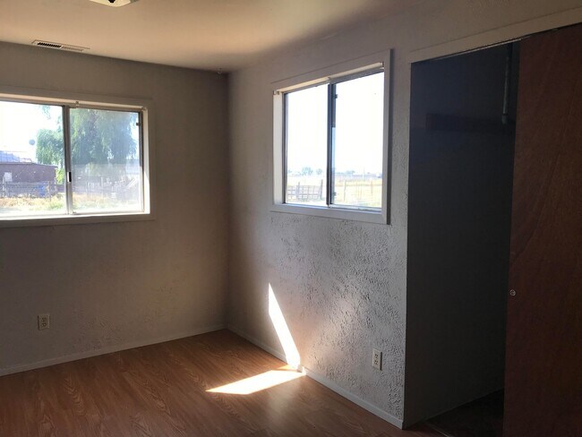 Foto del edificio - 3 Bedroom 2 Bath House on 5 acres