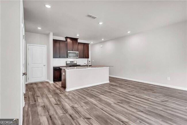 Building Photo - 1575 Villageside Ct