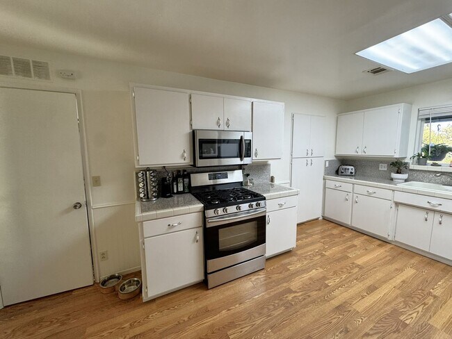 Foto del edificio - Ranch Style Home 15 mins to SLO Nice - Bright Single Level Home