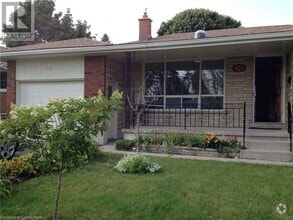 Building Photo - 26 Wiltshire Dr