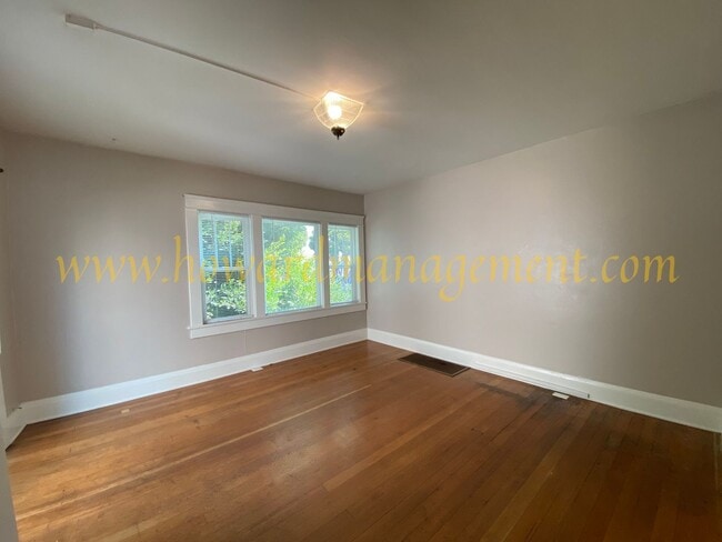 Building Photo - 00133CL