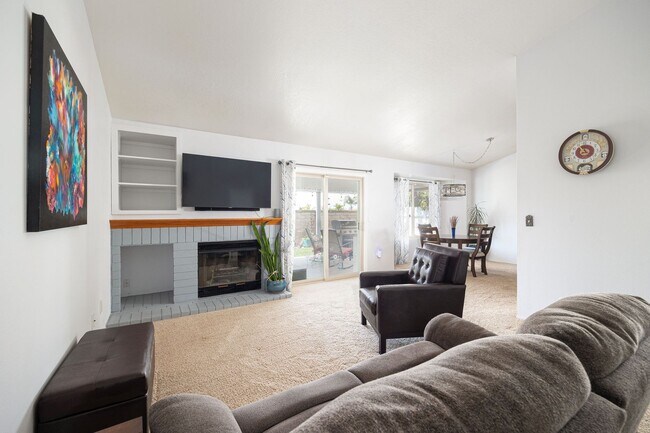 Foto del edificio - Cozy 3-Bedroom Home Just Walking Distance ...