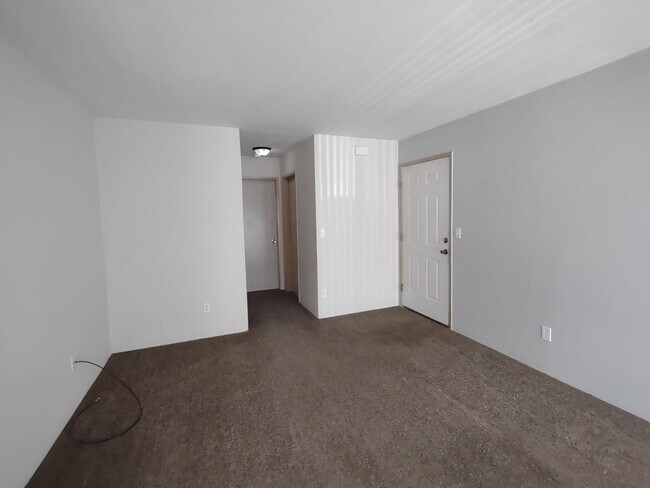 Foto del edificio - Ground Floor 2 BR 2BA with Storage & w/d