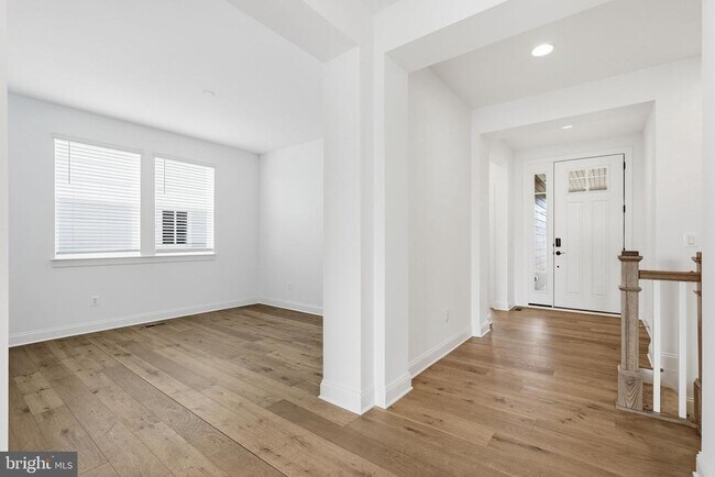 Building Photo - 112 BETONY Ct