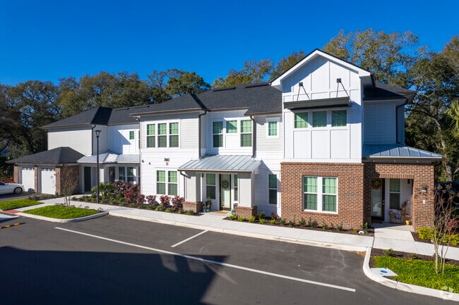 Townhome units - 8733 Rooks Park Cir Tampa, FL 33619 - z-070926-Cortland Santos Flats