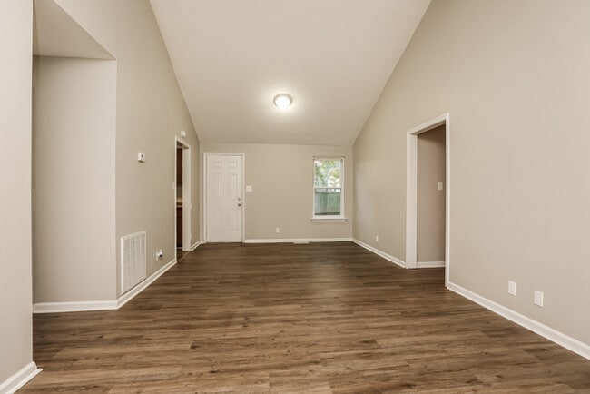 Building Photo - 565 Bridgette Dr