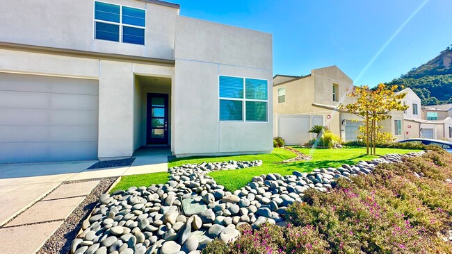 Foto del edificio - Newer Construction Two-Story Home in The C...