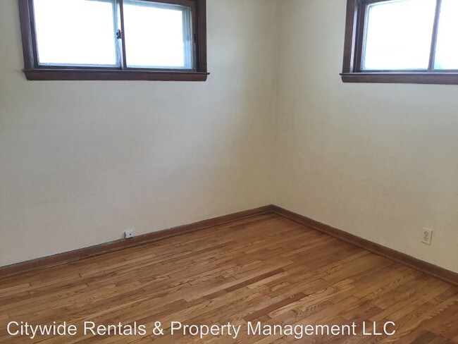 Building Photo - 7108-7110 W Silver Spring Dr