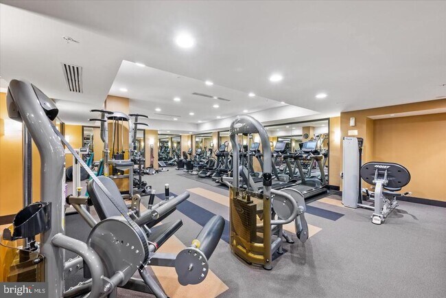 Foto del edificio - 12500 Park Potomac Ave