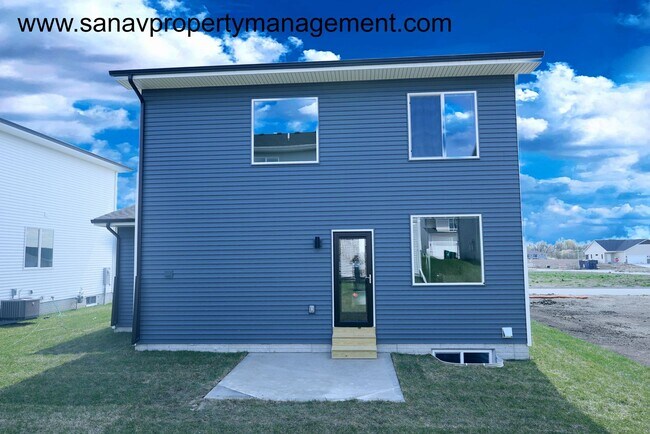 Foto del edificio - Two story Home available in Prime Norwalk ...