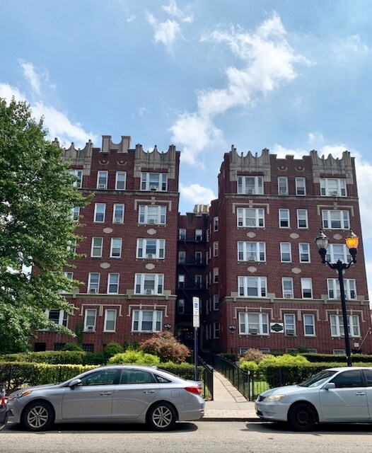 Primary Photo - 629 Bergen Ave