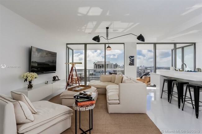 Building Photo - 5875 Collins Ave