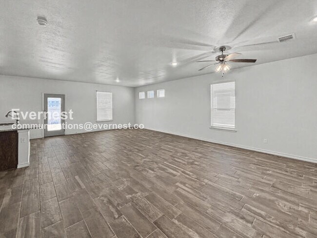 Foto del edificio - Limited Time Special Offer / 4 Bed, 3 Bath Home with Garage / Pet-Friendly / Vouchers Accepted / ...