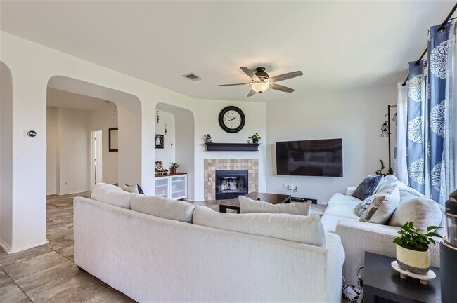 Foto del edificio - 1304 Calla Lily Boulevard