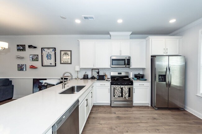 Foto del edificio - 531 Green Fern Dr