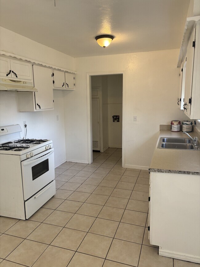 Foto del edificio - 1220 Mcdonald Dr