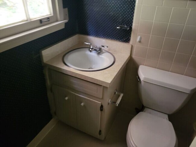 Building Photo - Short Term Rental in Brookhaven!