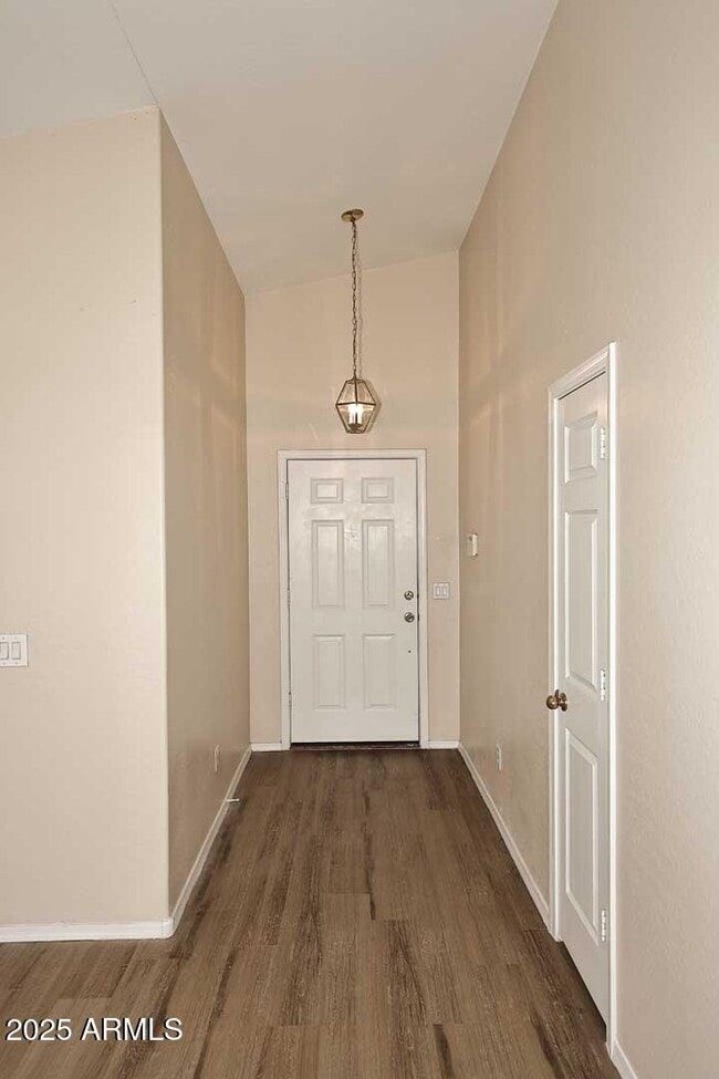 Building Photo - 10532 W Pomo St