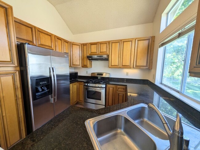 Building Photo - 347 Lagoon Cir
