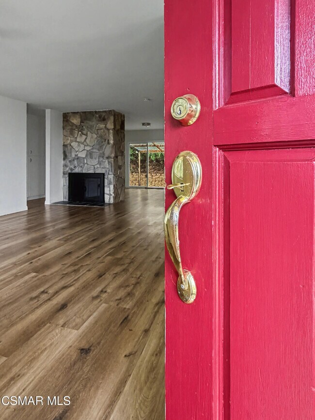 Foto del edificio - 2485 E Hillcrest Dr