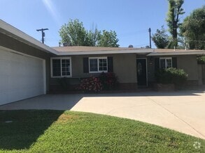 Building Photo - 971 W Clifton Ave