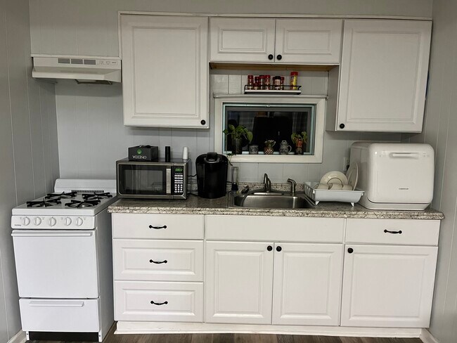 Encimeras de fregadero, estufa - 546 Quincy Ave