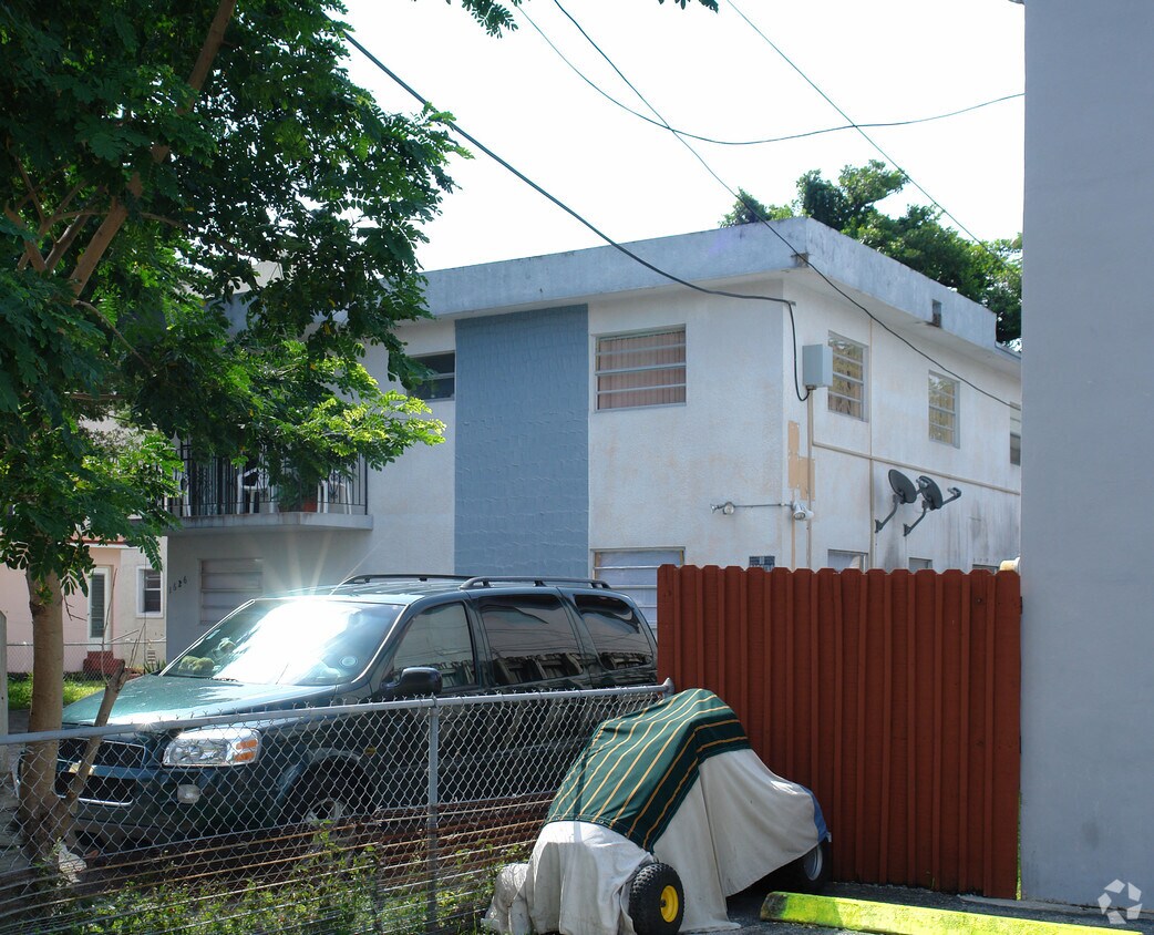Foto del edificio - 1626 SW 6th St