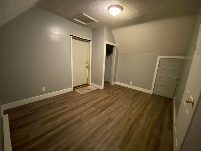 Foto del edificio - 518 S Rose St