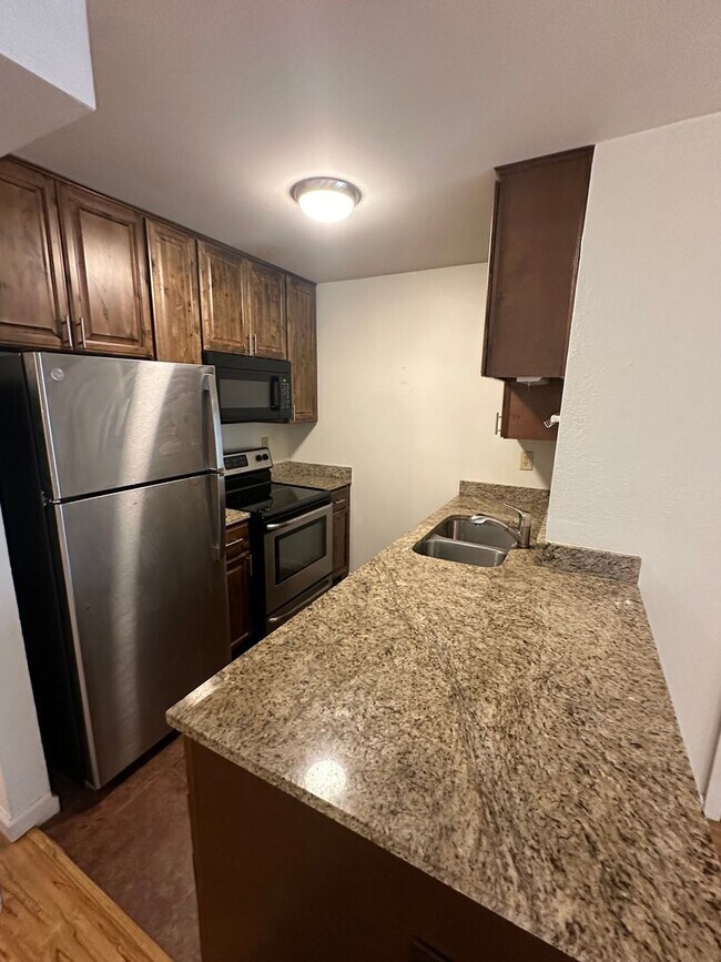 Building Photo - 1BD/1BA Condo located on the Germantown/Me...