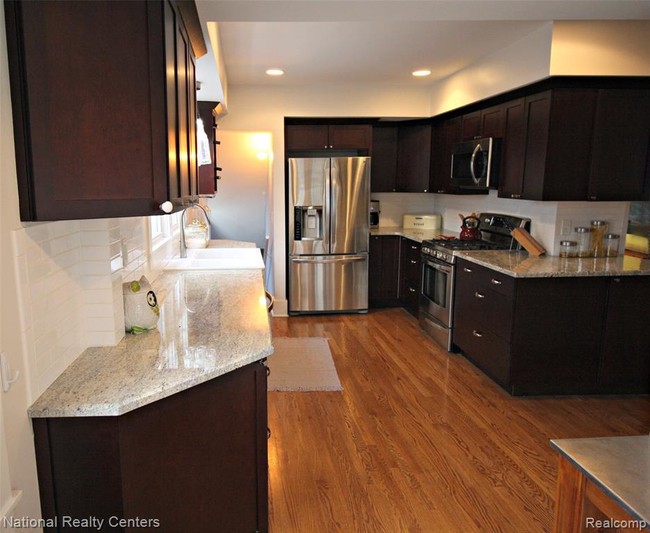 Building Photo - 405 Fairgrove Ave