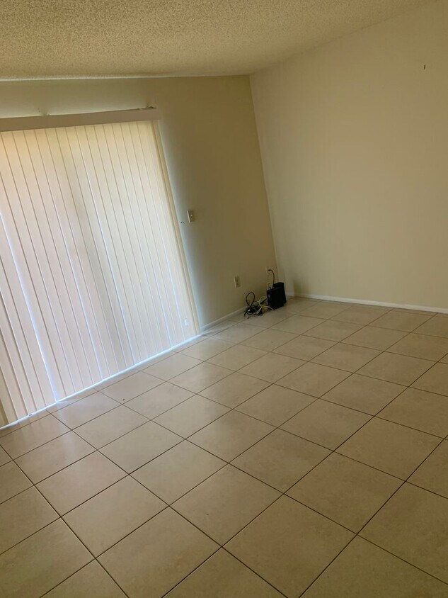 Foto del edificio - Two bedroom one and a half bath