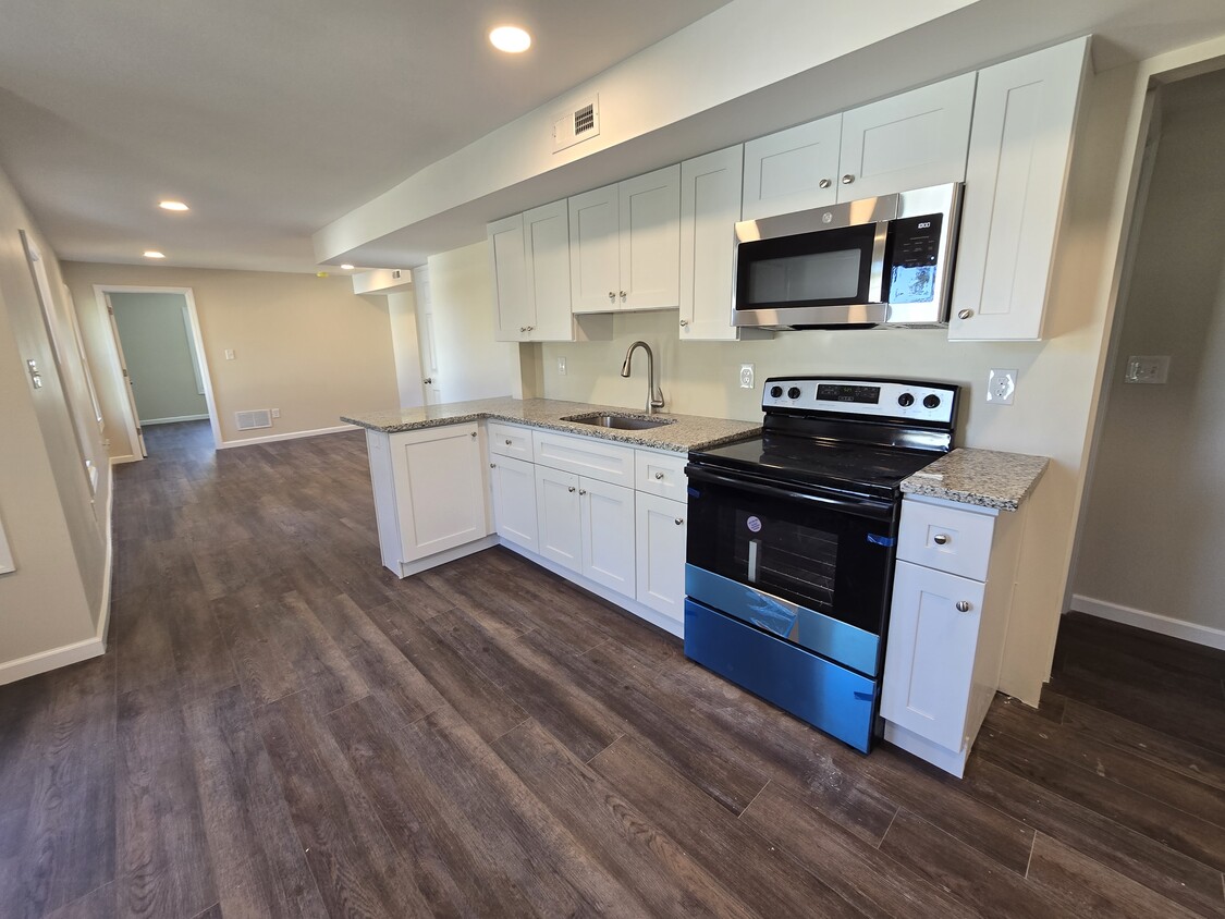 Foto principal - 316 Columbia Blvd