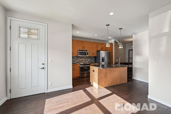 Building Photo - Updated 1-Bed, 1-Bath with wood floors and...