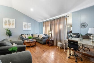 Building Photo - 4920 Lake Ct