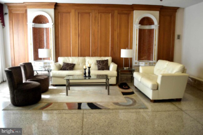 Foto del edificio - 1121 University Blvd W