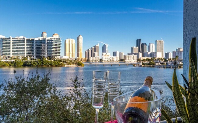 Foto del edificio - 3255 NE 184th St