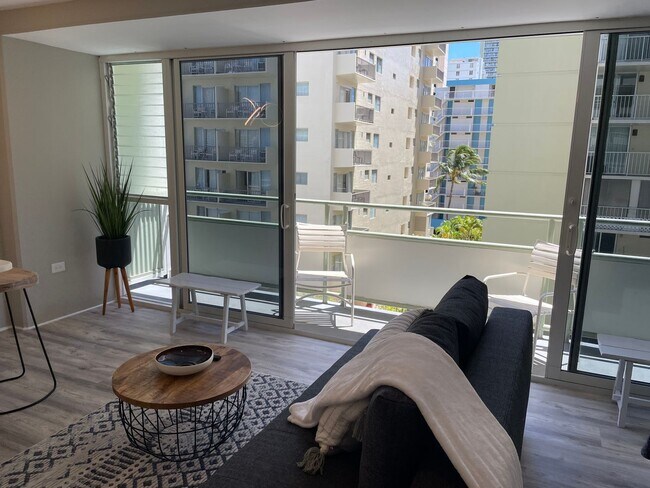 Foto del edificio - Modern Waikiki Studio with Stylish Upgrades & Spacious Lanai