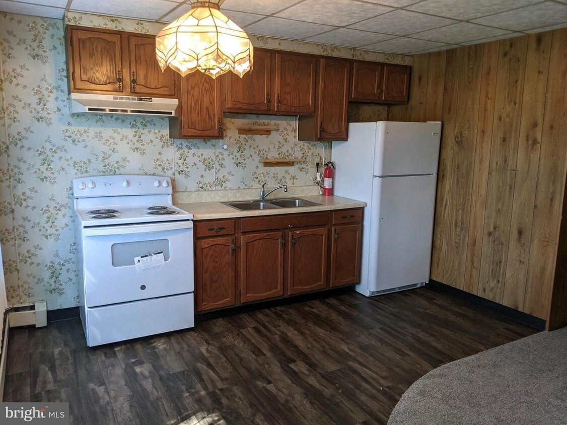 238 Main St Unit 2, Hellertown, PA 18055 Room for Rent in Hellertown