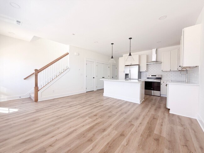 Foto del edificio - Tristan Style 3-Bedroom w/ Flex Room + Summer Special