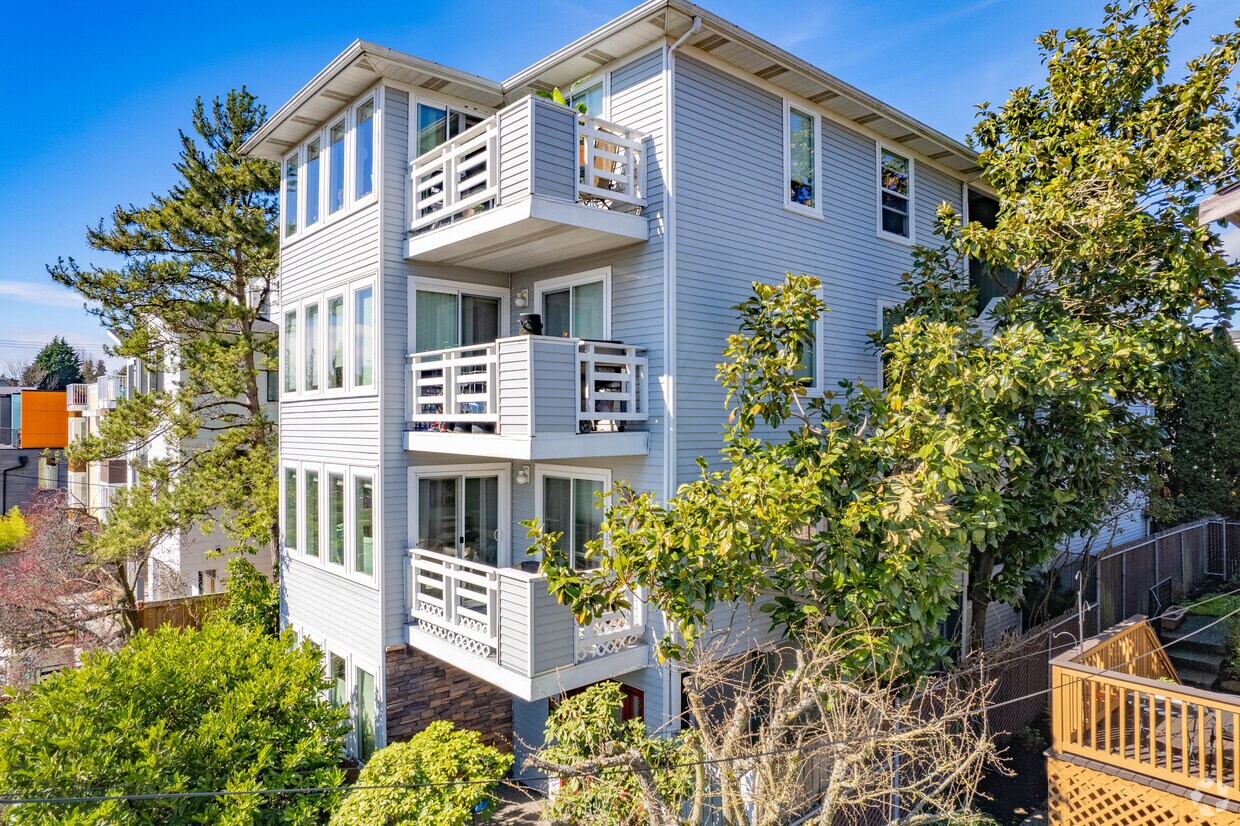 Exterior - Salmon Bay Vista