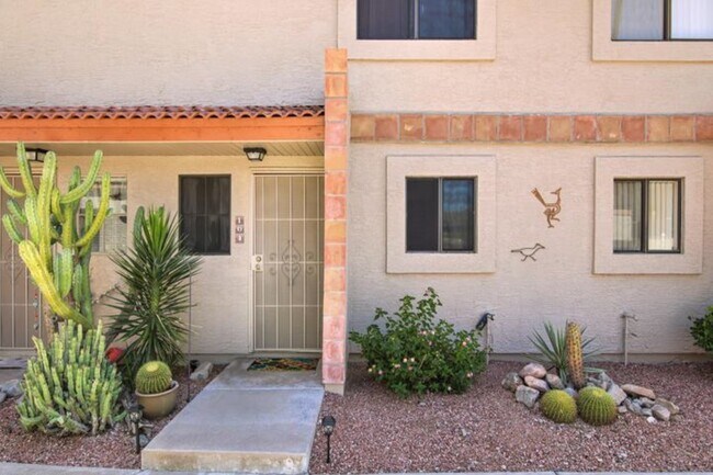 Building Photo - 12619 N La Montana Dr