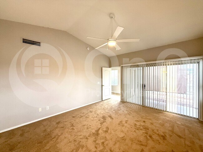 Foto del edificio - 142 W Smoke Tree Rd