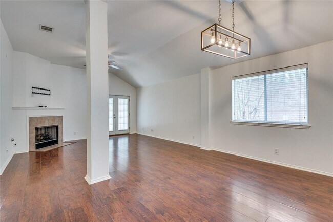 Foto del edificio - 1723 Rosenborough Ln S
