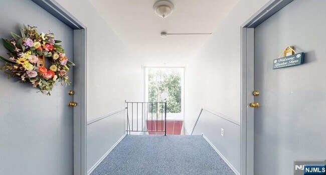 Foto del edificio - 462 River Rd
