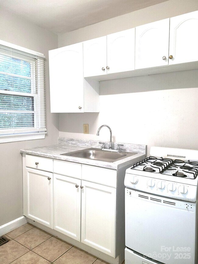 Foto del edificio - 2420 Shamrock Dr