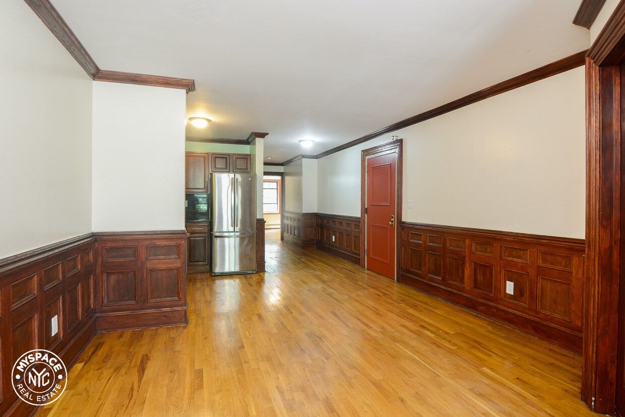 Primary Photo - 320 Quincy St