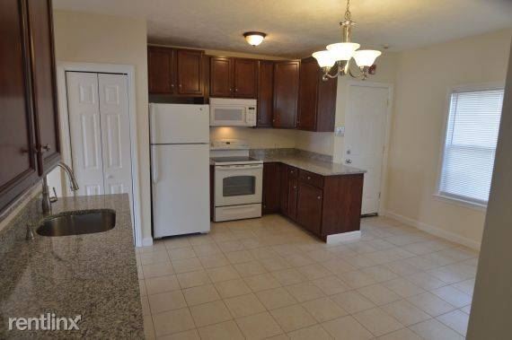 Building Photo - 2 br, 1 bath Apartment - 293 School St Apt 3