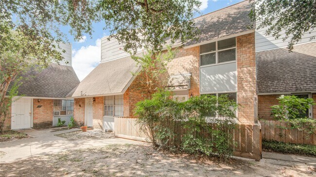 Foto del edificio - 1433 Cedar Post Ln