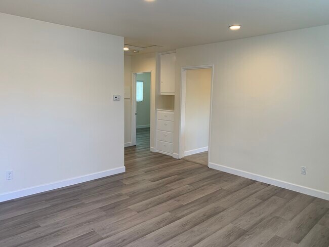 Building Photo - 10663 Dorothy Ave