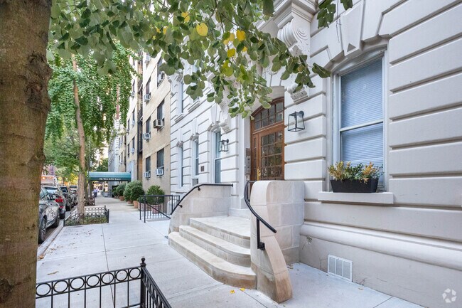 Building Photo - 316 W 84th St